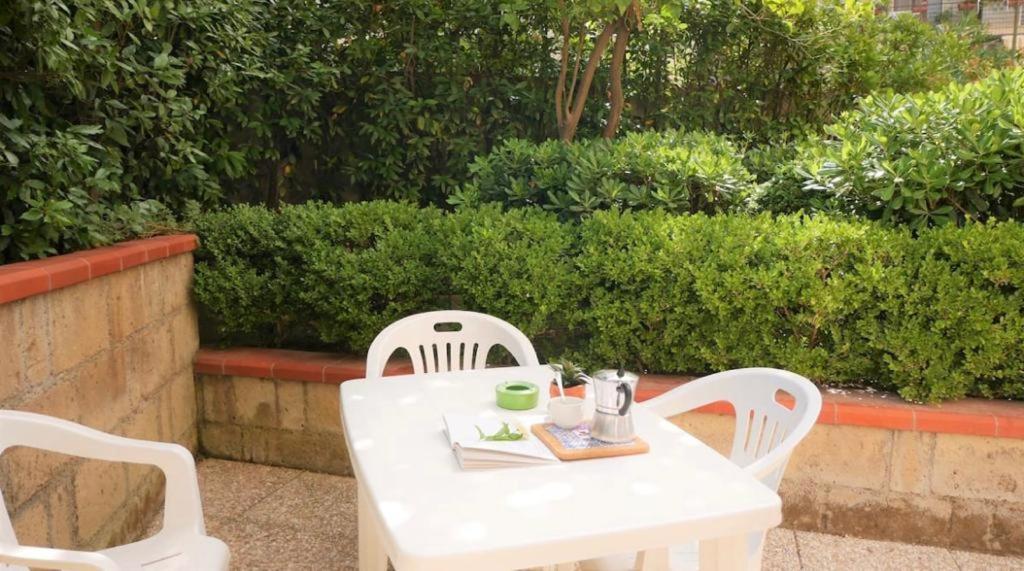 House With Garden And Parking Space In Mergellina เนเปิลส์ ภายนอก รูปภาพ