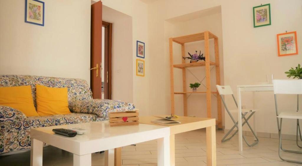 House With Garden And Parking Space In Mergellina เนเปิลส์ ภายนอก รูปภาพ